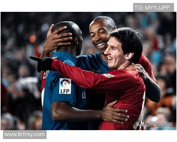 足球明星同框照片精彩合集展现足坛传奇瞬间与友谊时刻